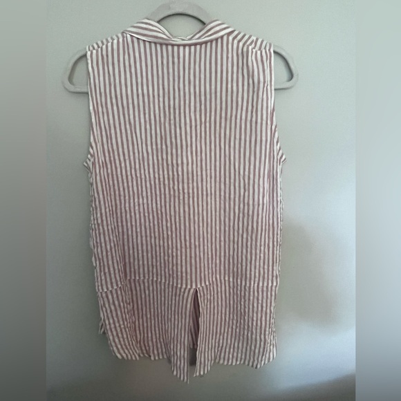 Jane & Delancey Button Down Relaxed Sleeveless Blouse - Size Medium - Picture 5 of 9